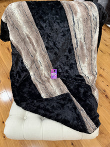  Minky TS Mnt Fox Black Strip 38" x 56" 003