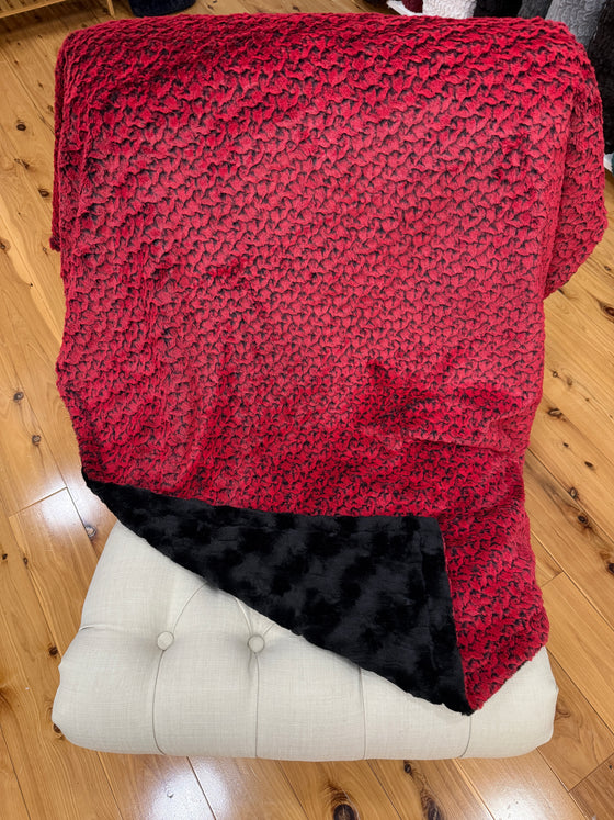 Minky TS Cardinal Ridge w/Black 40" x 57"