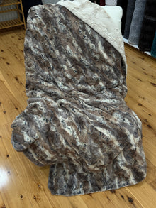 Minky WR Driftwood w/Champage 58' X 80"