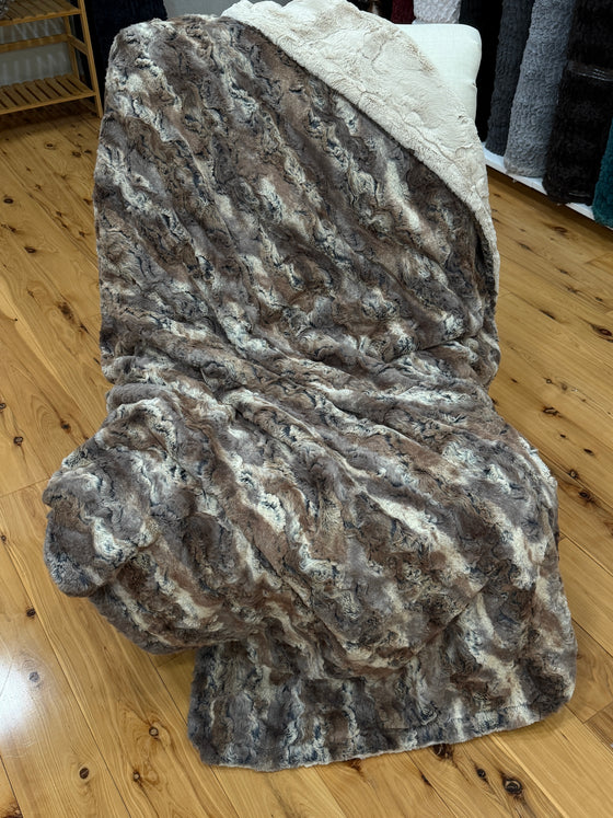 Minky WR Driftwood w/Champage 58' X 80"